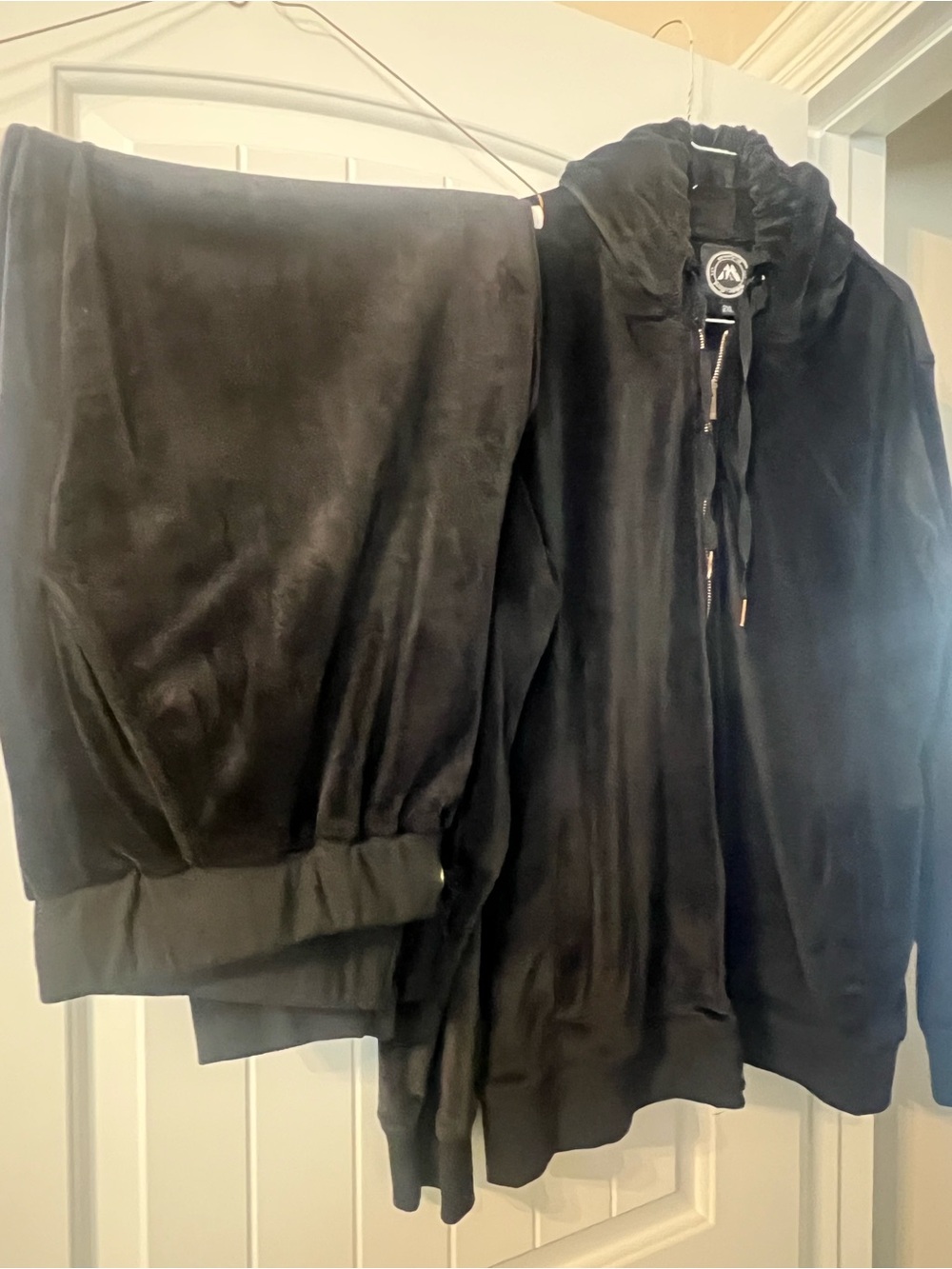 White Mark Black Velour Hoodie & Jogger Set
